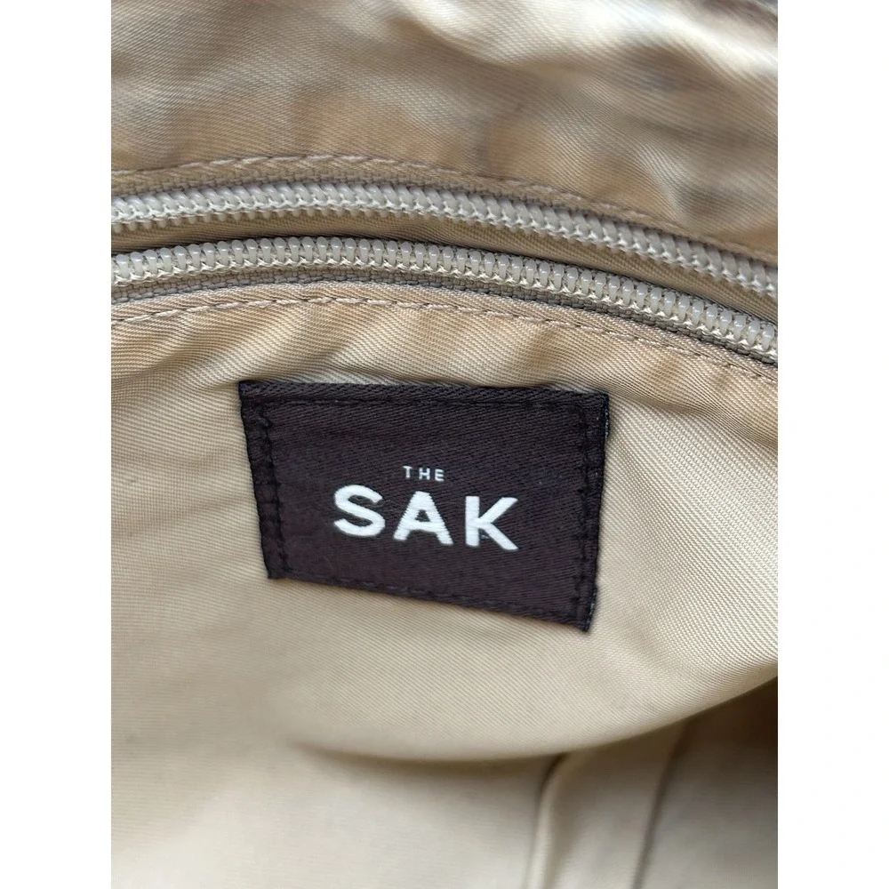 The Sak sak medium